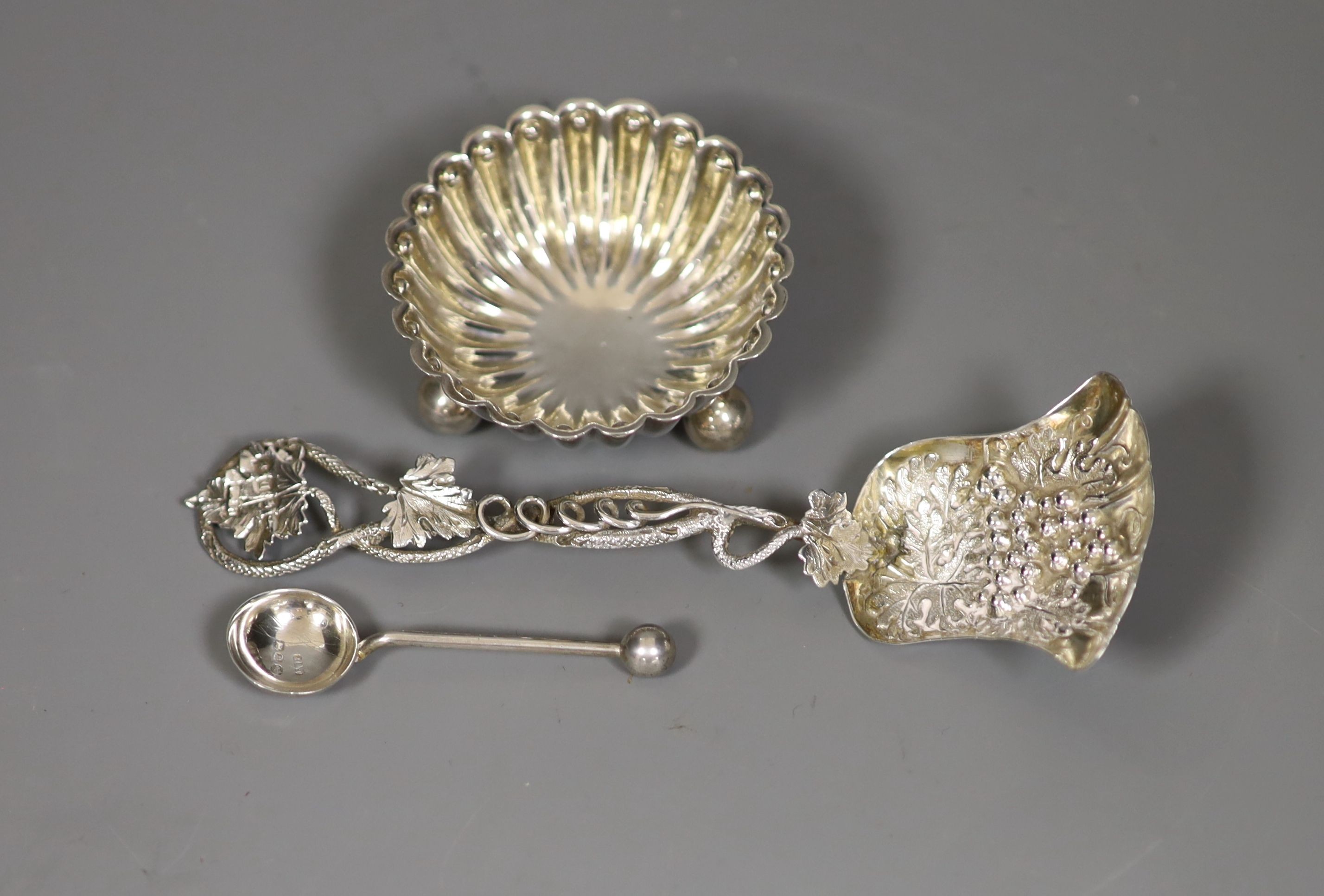 A Victorian silver 'fruiting vine' caddy spoon, Hilliard & Thomason, Birmingham, 1852(a.f.), 12.4cm, together with a silver salt and spoon.